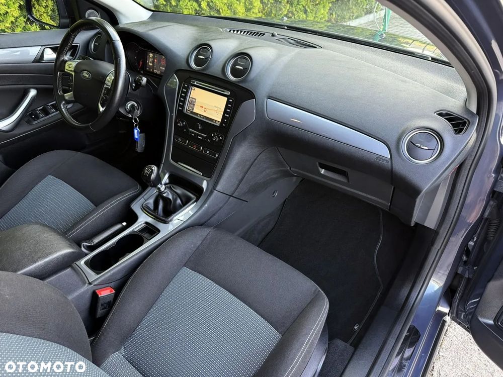 Ford Mondeo - 28