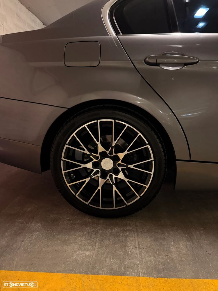 BMW 318 d - 8