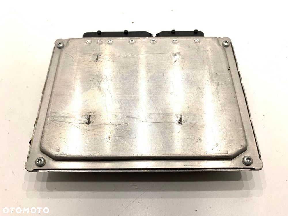 KOMPUTER SILNIKA  AUDI A4 B6 (8E2) 2000 - 2005 2.0 96 kW [130 KM] benzyna 2000 - 2004 8E0909557H - 2