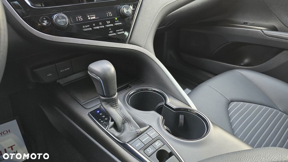 Toyota Camry 2.5 Hybrid Prestige CVT - 16