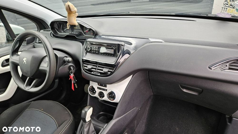 Peugeot 208 - 26