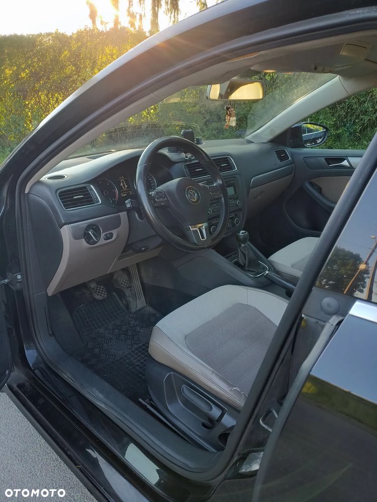 Volkswagen Jetta 2011 photo 5