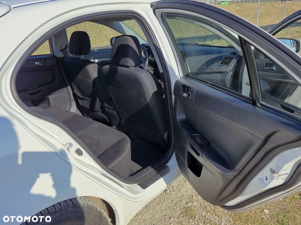 Mitsubishi Lancer 1.6 Inform - 13