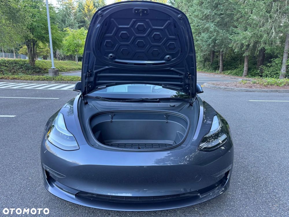 Tesla Model 3 Standard Reichweite Plus Hinterradantrieb - 33