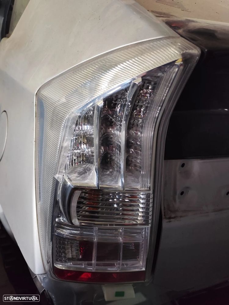TOYOTA PRIUS TRASEIRA MALA REFORÇO FAROLIM - 4