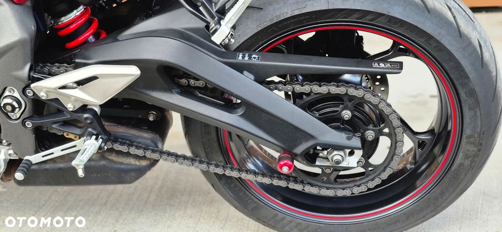 Triumph Street Triple - 7