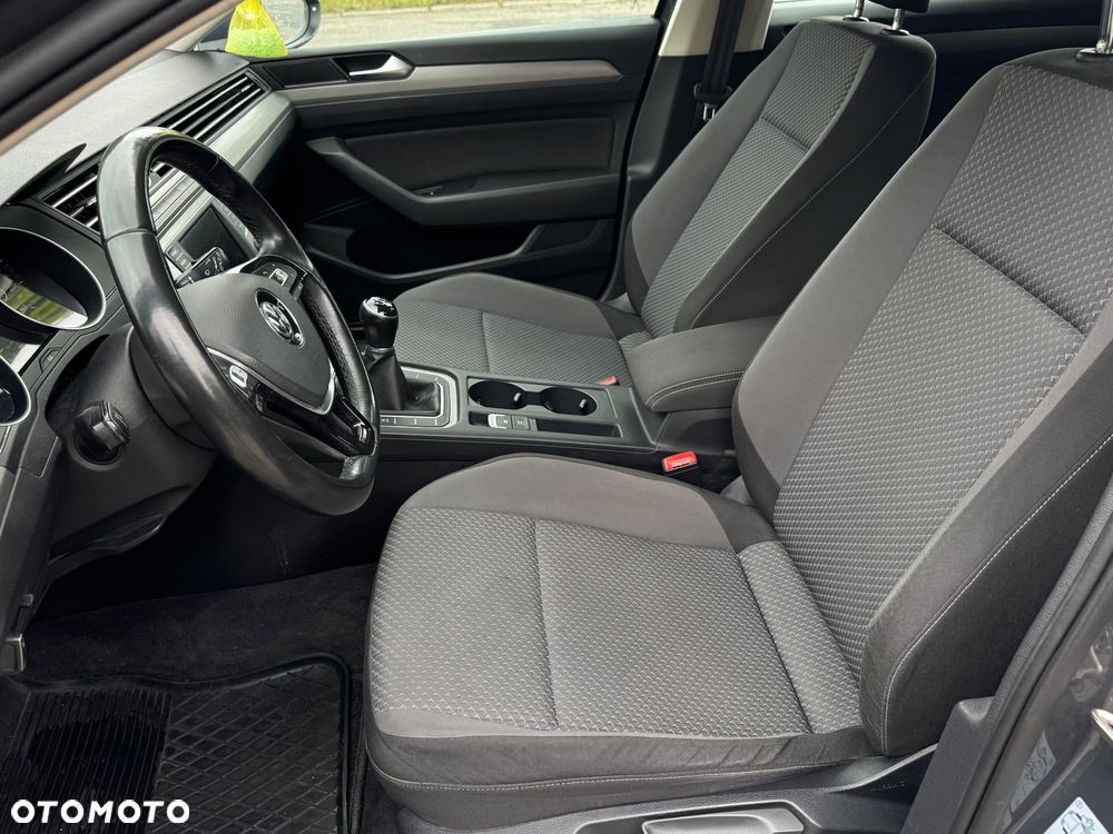 Volkswagen Passat 1.6 TDI BMT Trendline - 18