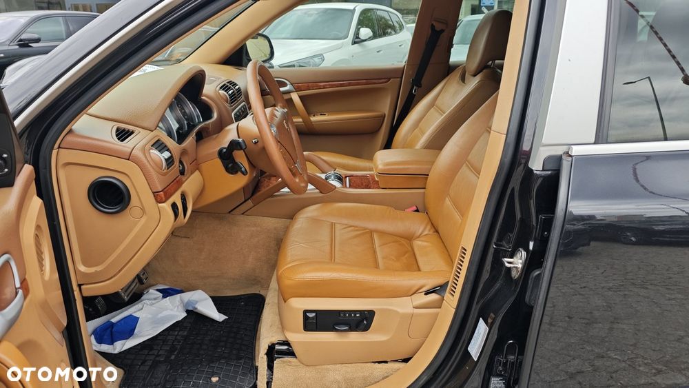 Porsche Cayenne - 14