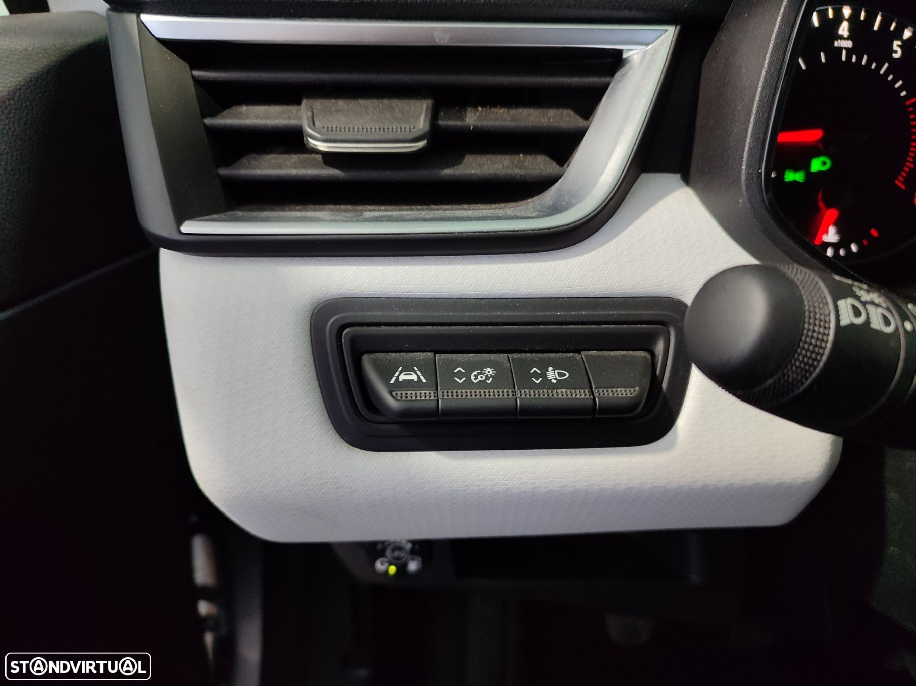 Renault Clio 1.0 TCe Techno Bi-Fuel - 36