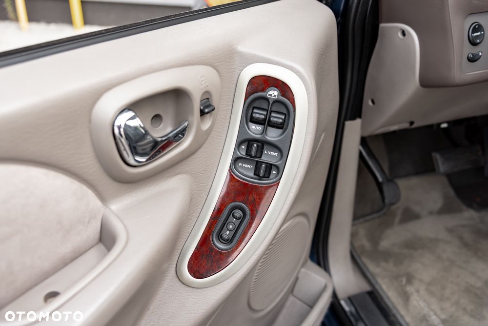 Chrysler Grand Voyager - 17