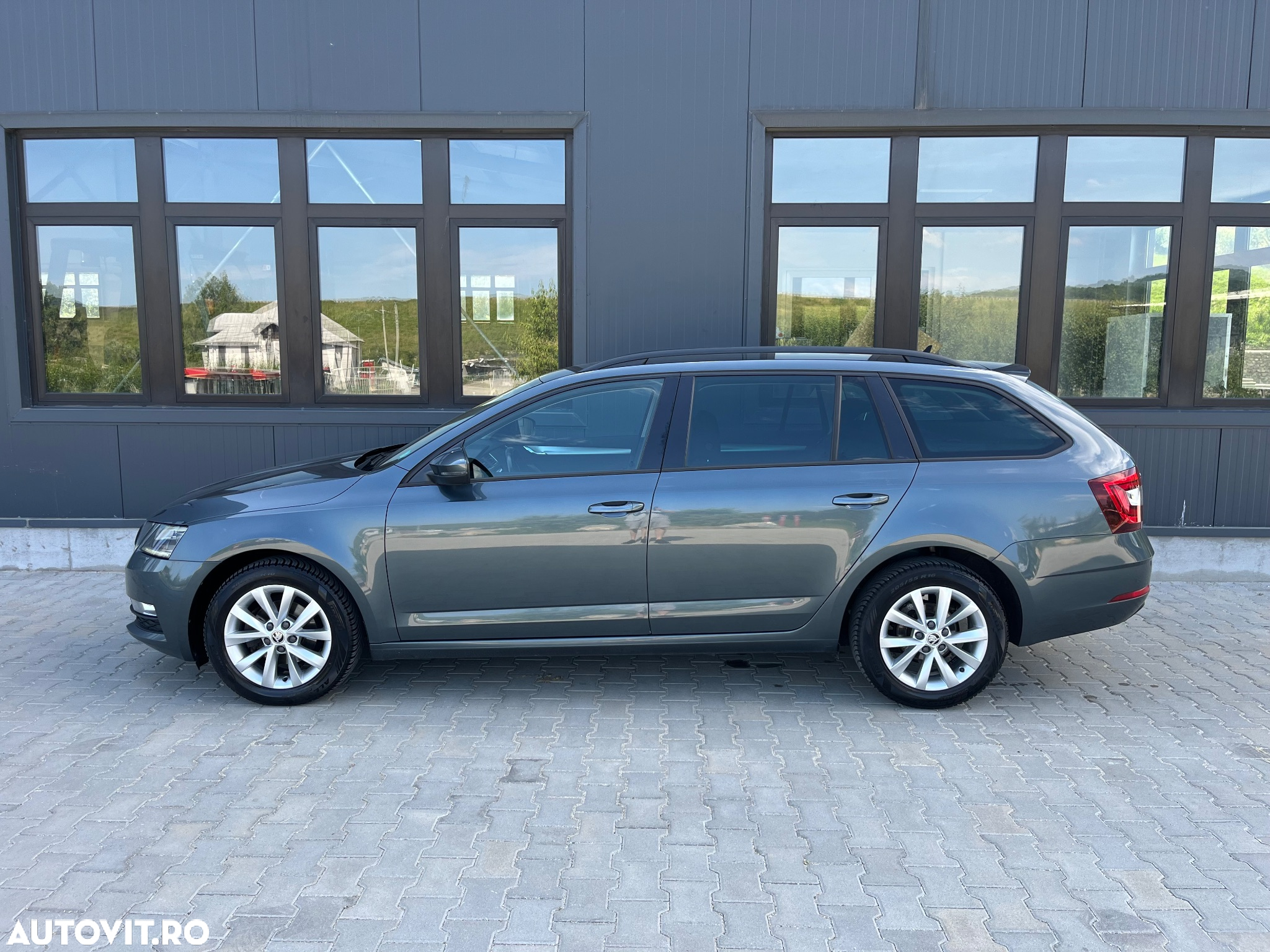 Skoda Octavia Combi 1.6 TDI DSG Clever - 11