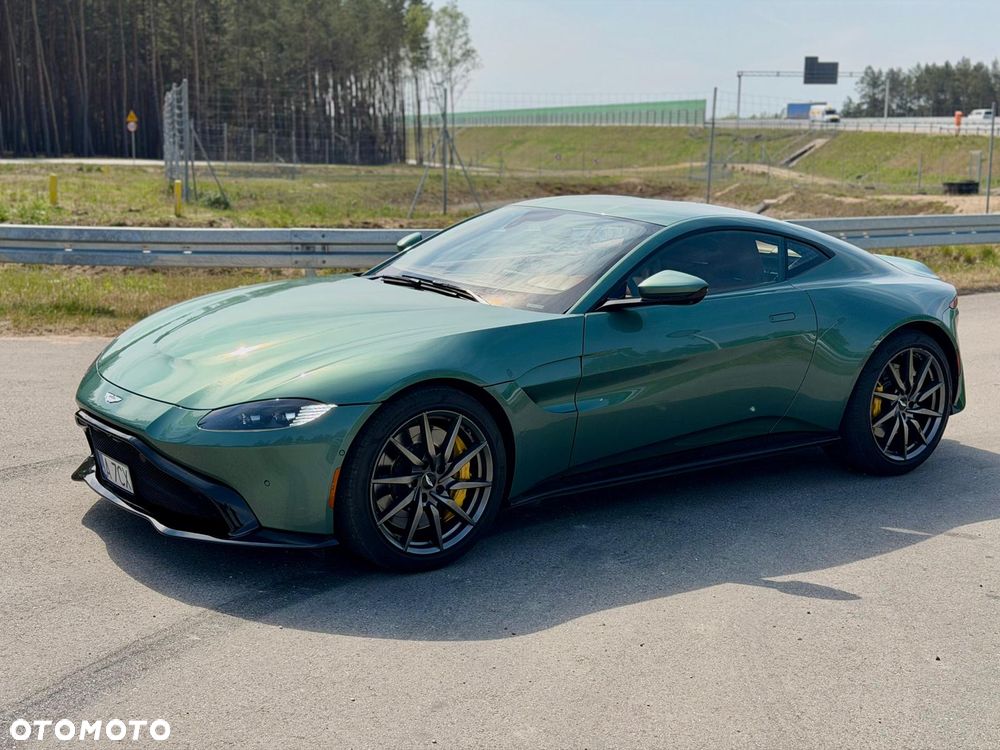 Aston Martin Vantage - 7