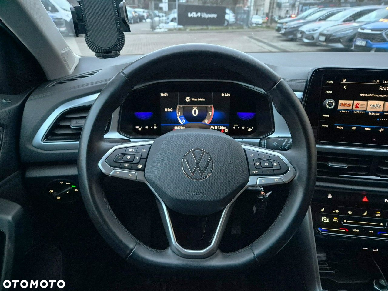Volkswagen T-Roc - 18