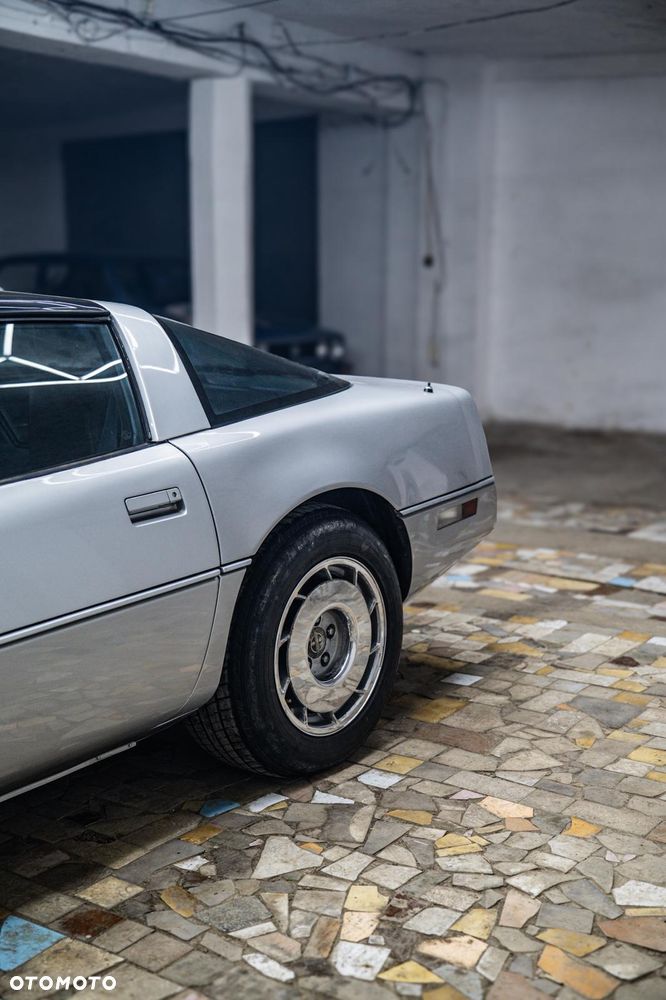 Chevrolet Corvette - 5