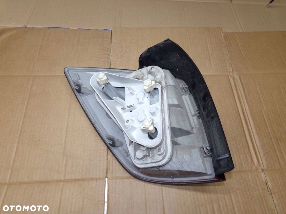 lampa prawa tył tylna wkład astra h kombi - 2