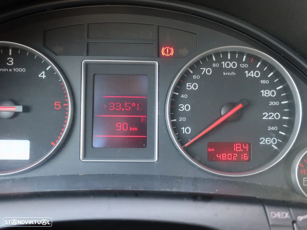 Audi A4 Avant 1.9 TDI m6 S-Line — fotografia 19