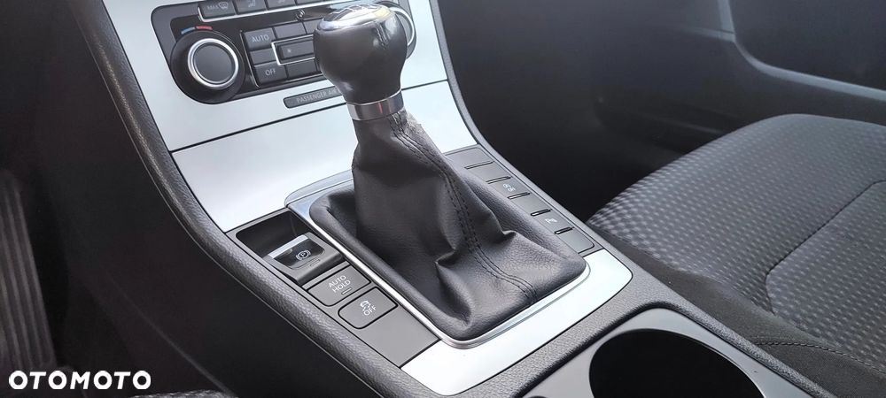 Volkswagen Passat 1.6 TDI DPF BlueMot Trendline - 12