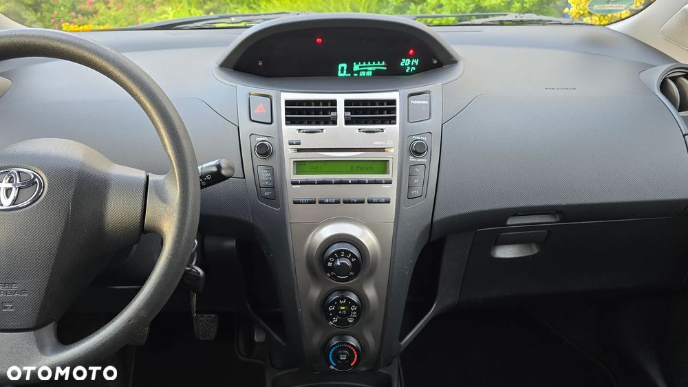 Toyota Yaris - 16