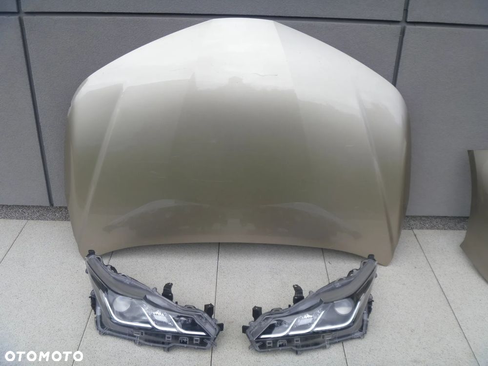 TOYOTA COROLLA E21 SEDAN ZDERZAK TYLNY ORYGINAŁ BEZ PDC - 4