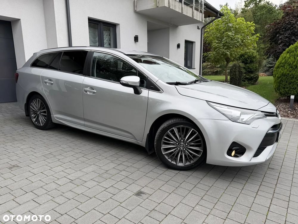 Toyota Avensis 1.8 Premium - 19