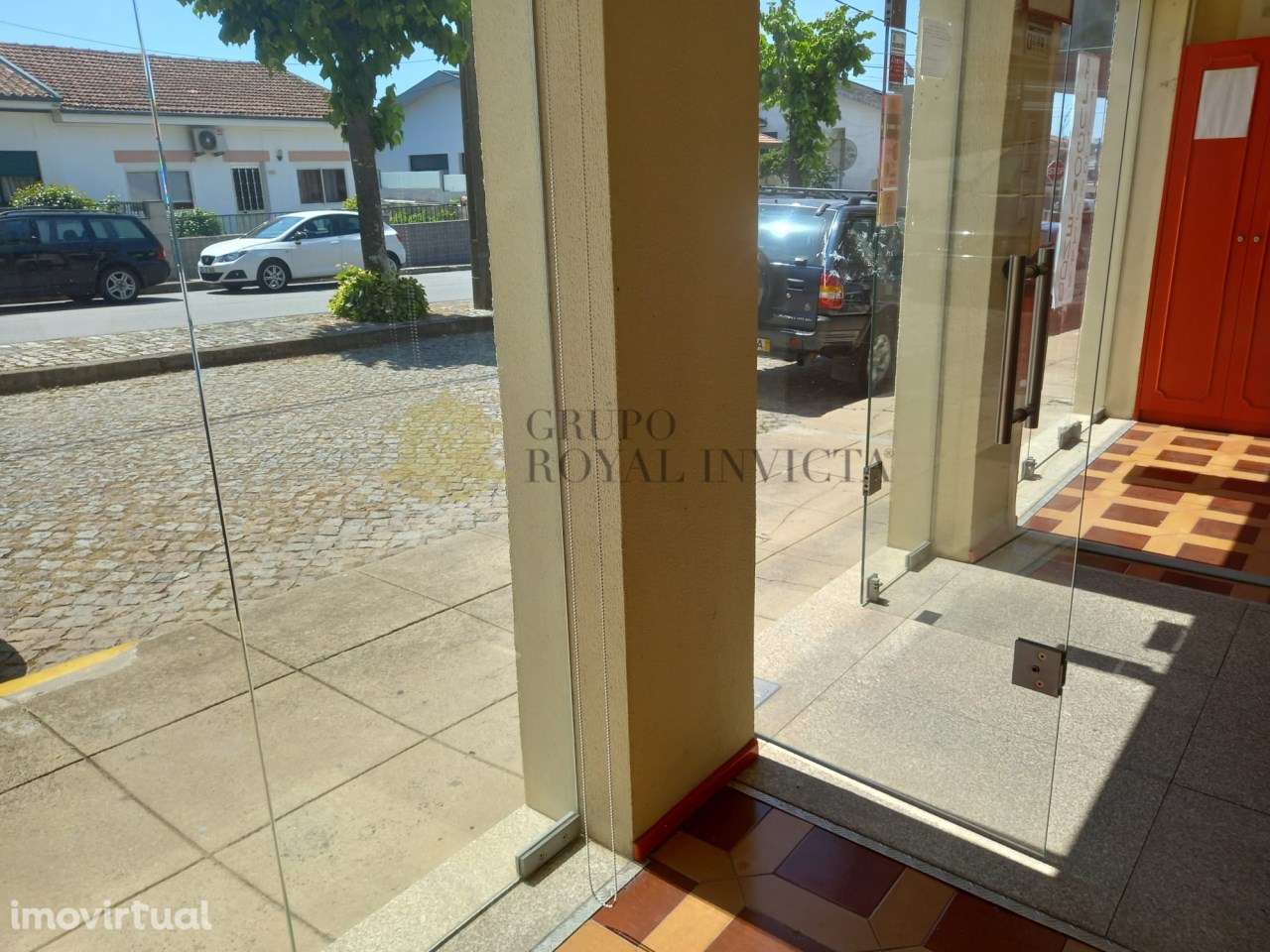 Espaço Comercial com rentabilidade  à Venda junto ás piscinas de Alfen - Grande imagem: 2/20