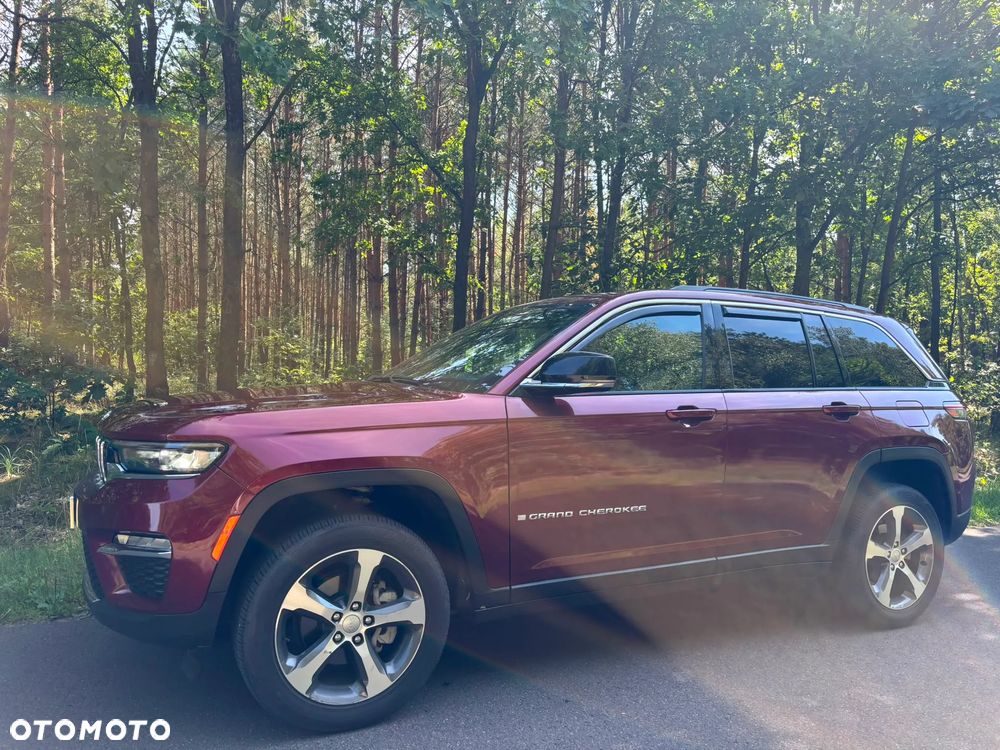 Jeep Grand Cherokee - 12