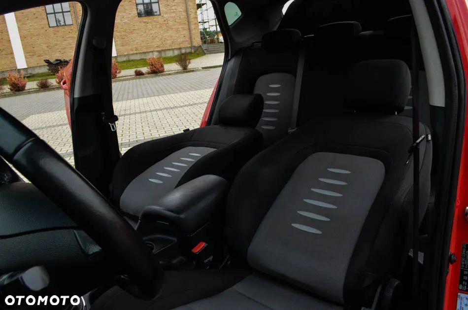 Kia Ceed 1.6 CRDi 128 Fifa World Cup Edition - 32