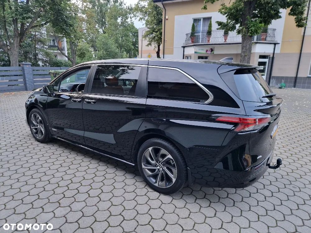 Toyota Sienna - 4