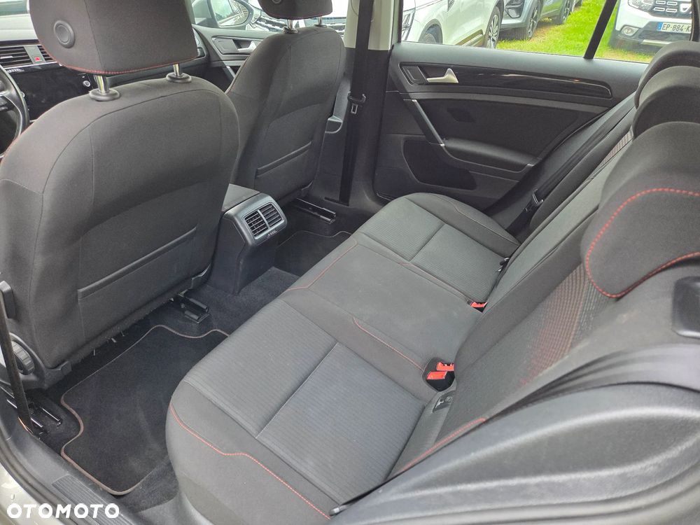 Volkswagen Golf - 18
