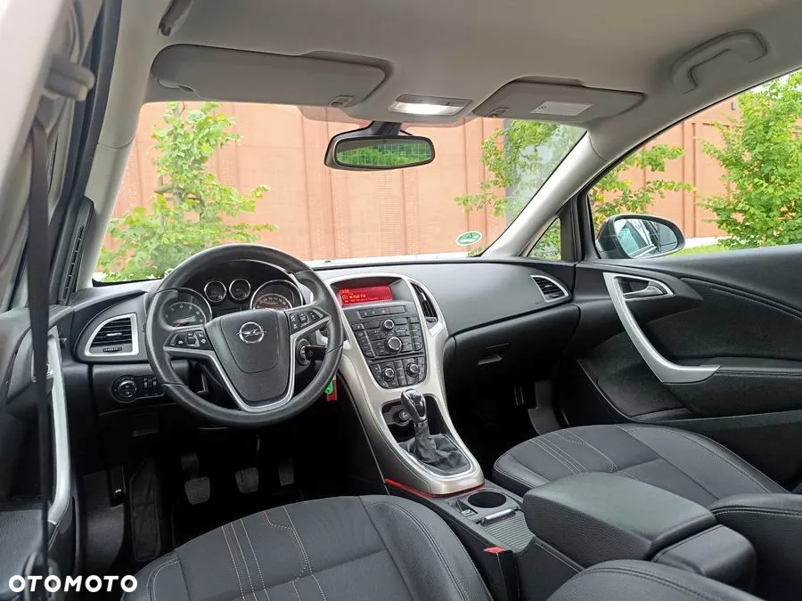Opel Astra 1.4 Turbo 150 Jahre - 16