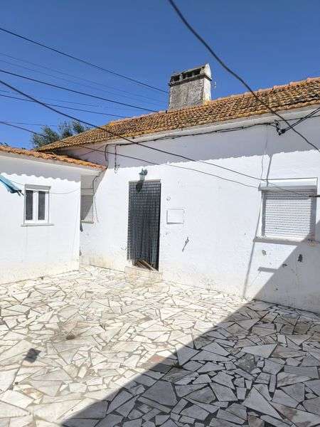 Vende-se moradia T2 - Grande imagem: 2/2