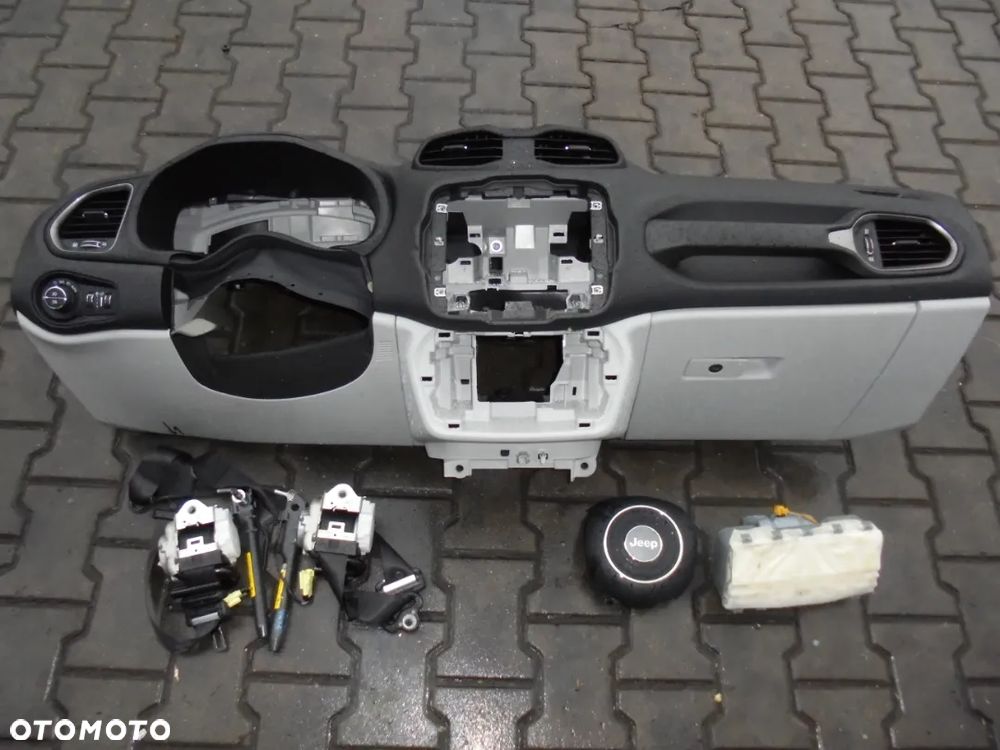 KOKPIT DESKA ROZDZIELCZA JEEP RENEGADE - 1