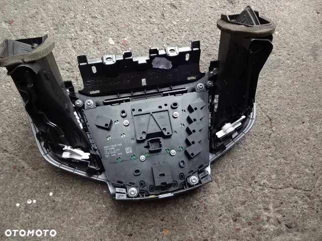 Obudowa panel Radia Ford Fiesta MK7 06898-000 - 3