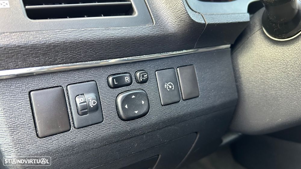 Toyota Avensis SW 2.0 D-4D Premium Sport+GPS - 10