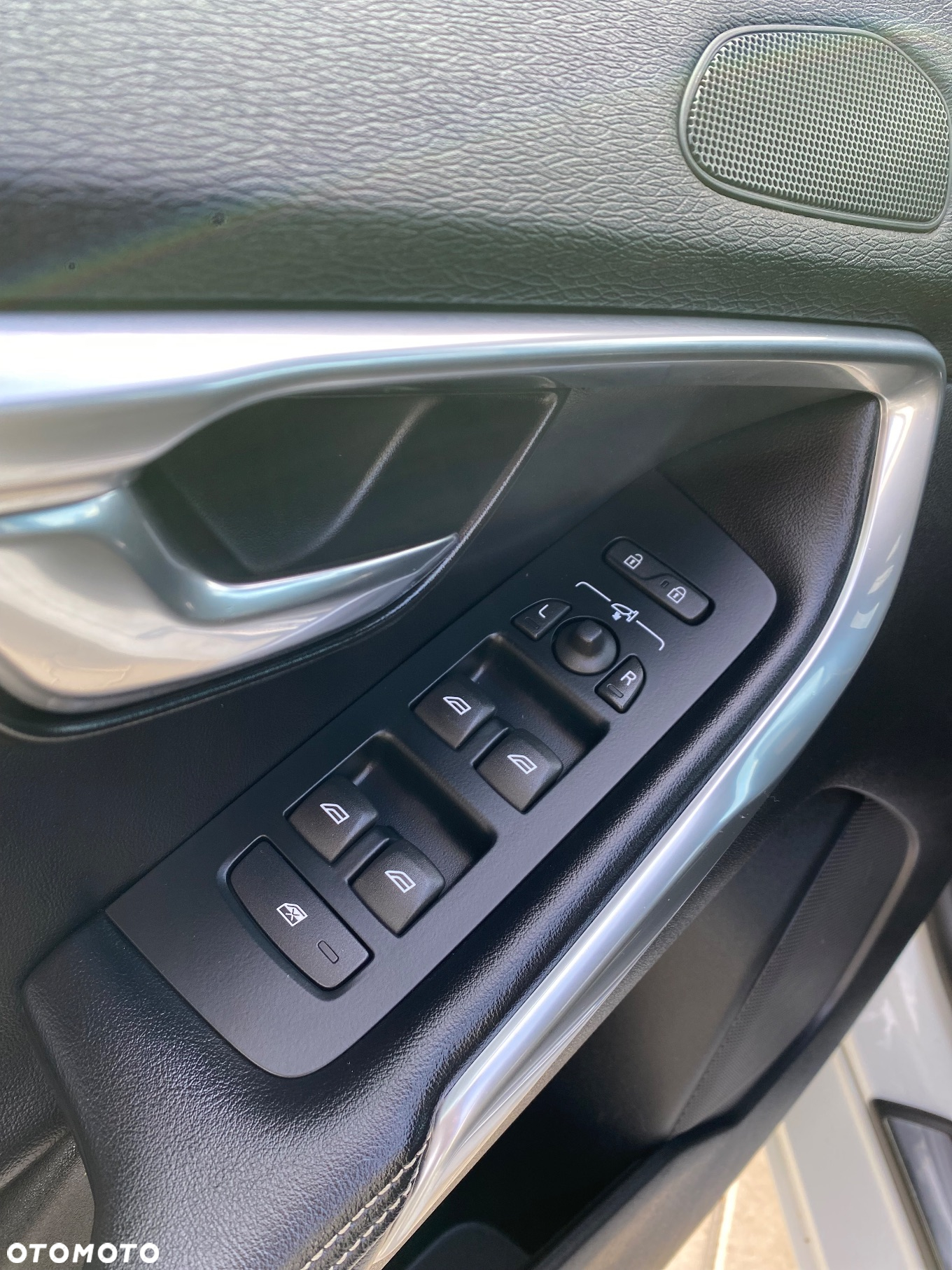 Volvo V40 D2 Drive-E SCR R-Design Momentum - 8