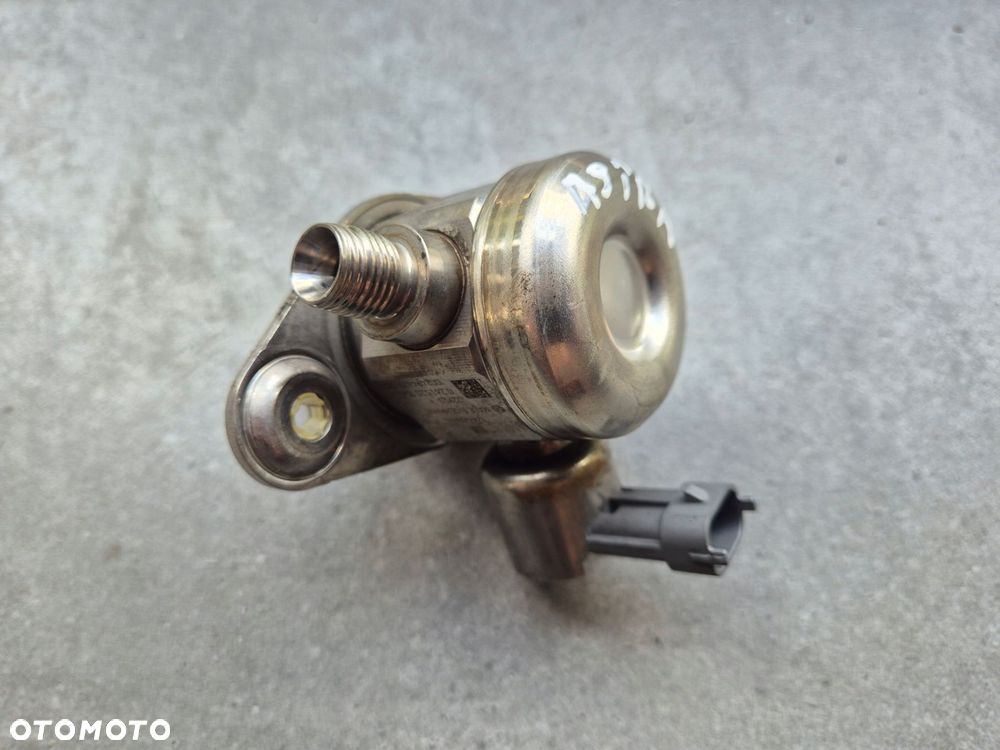 pompa pompka paliwa opel astra j opc 2.0t 12646884 - 1