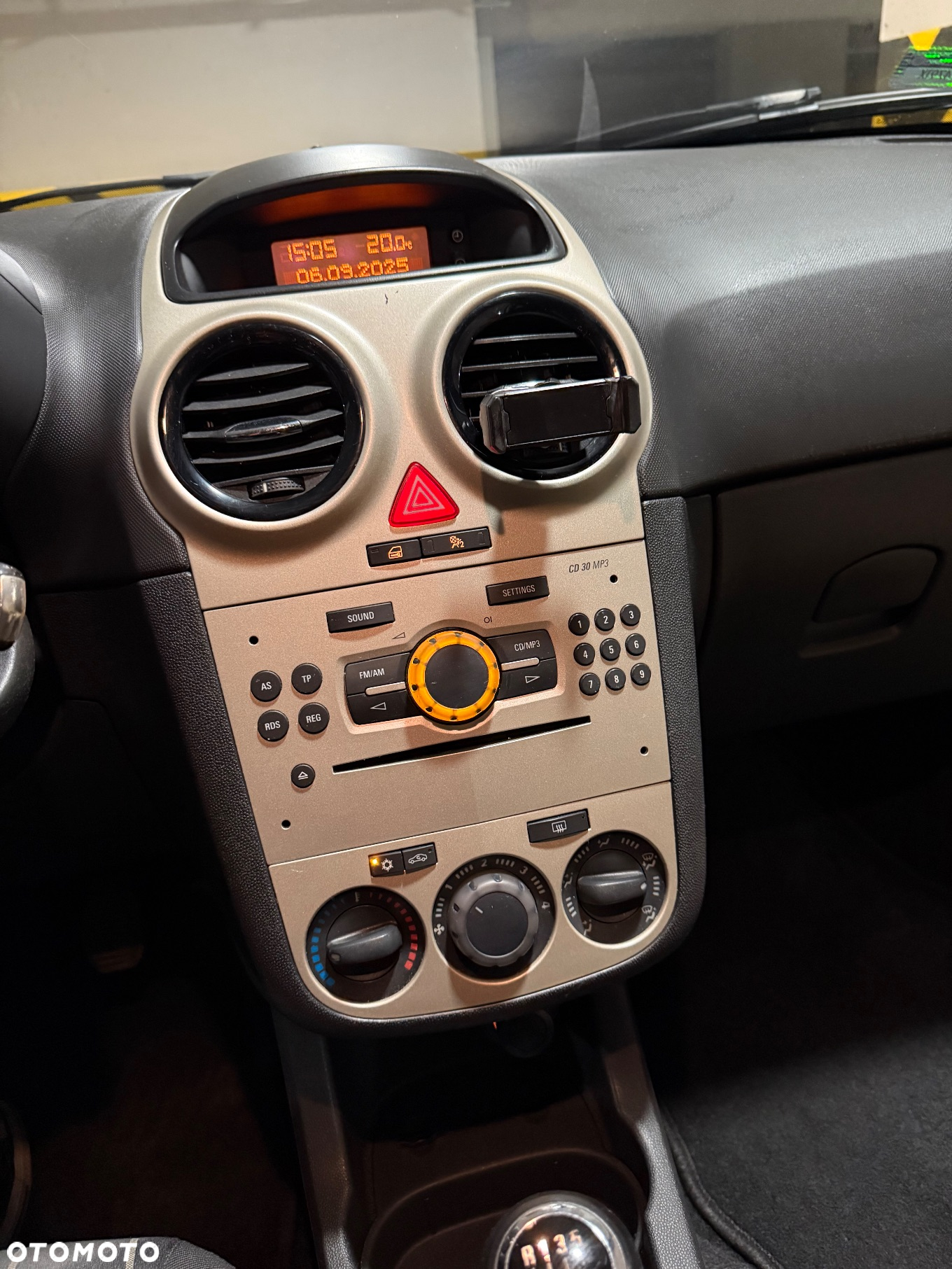 Opel Corsa 1.4 16V Cosmo - 14