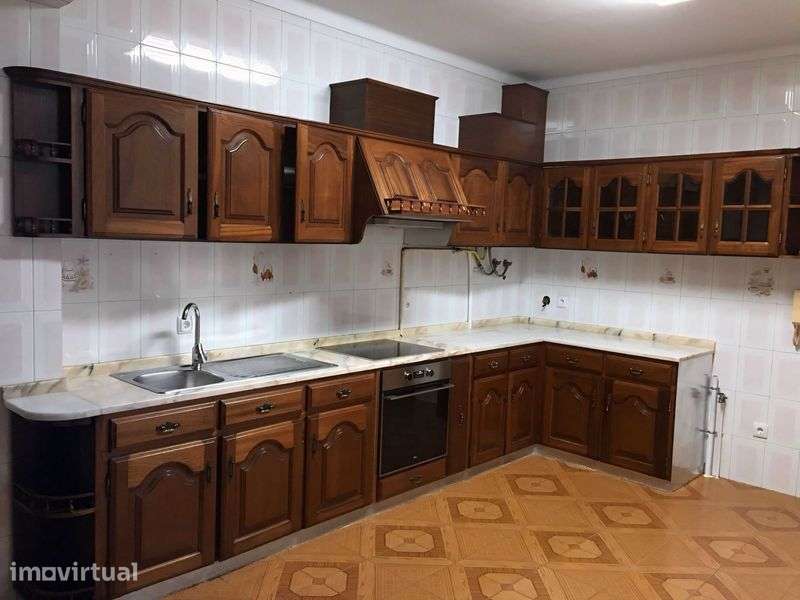 Apartamento T3 com Sótão Equipado e Duas Garagens - Grande imagem: 2/12