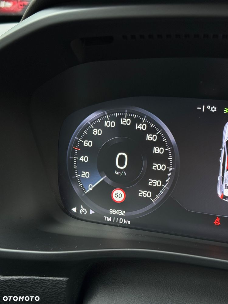 Volvo XC 40 D3 AWD Momentum Pro - 26