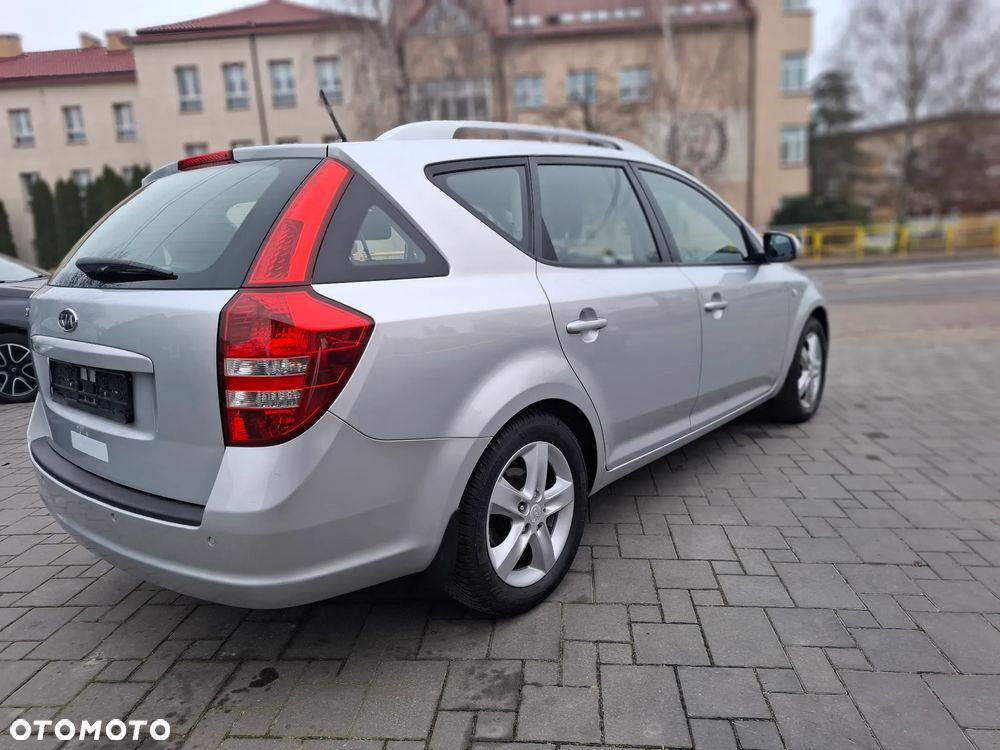 Kia Ceed 1.4 CVVT Dream-Team Edition - 3