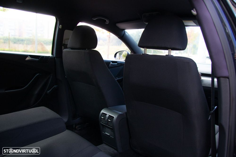 VW Passat Variant 1.6 TDI BlueMotion - 34