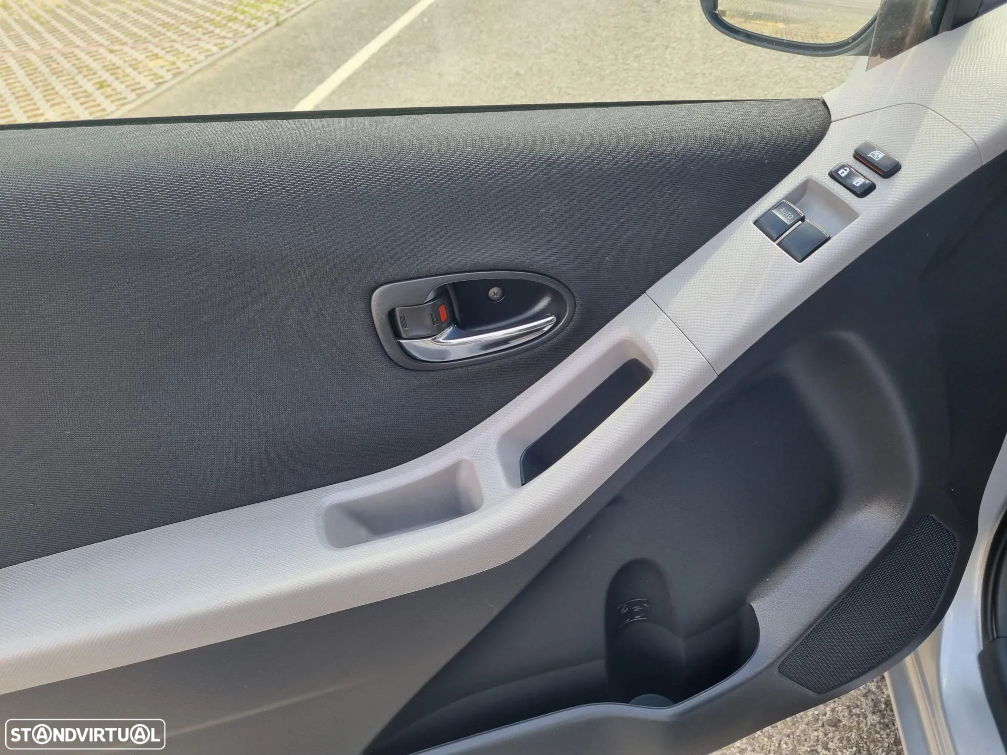 Toyota Yaris 1.0 VVT-i AC - 17
