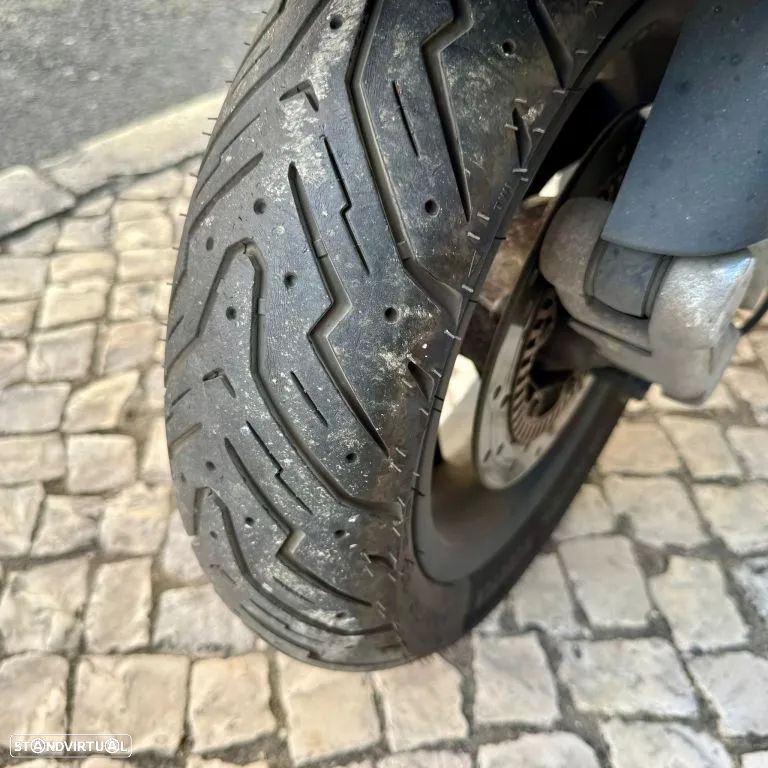 Piaggio Vespa GTS 300 - 7