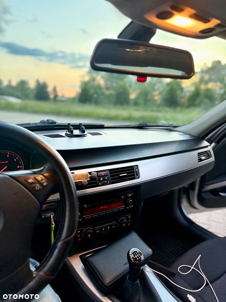BMW Seria 3 320i - 11