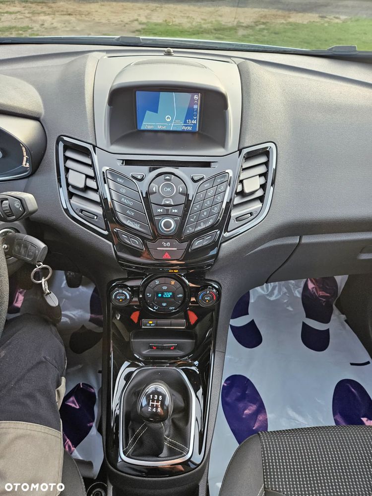 Ford Fiesta 1.0 EcoBoost S&S TITANIUM - 10