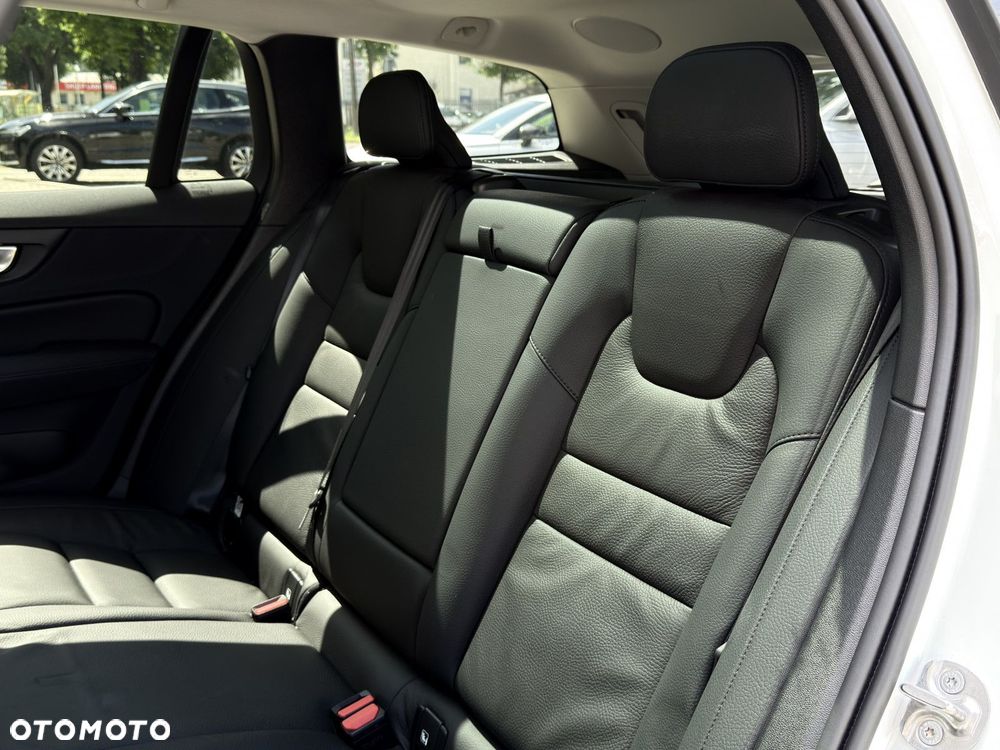 Volvo V60 Cross Country - 14