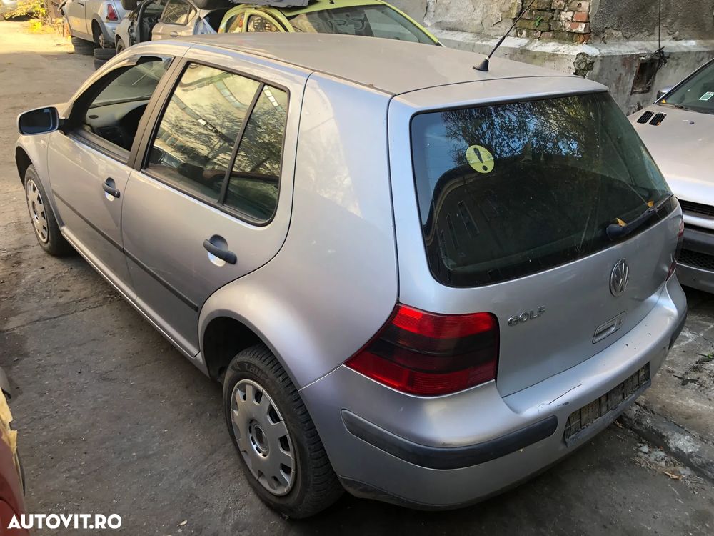 Dezmembrez VW Volkswagen Golf 4 gri argintiu 2002 4 usi - 7