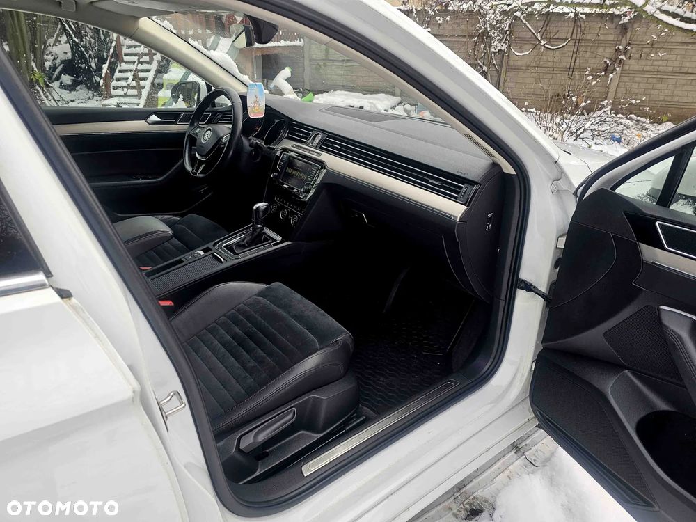 Volkswagen Passat Variant 2.0 TDI SCR 4Motion DSG Highline - 26
