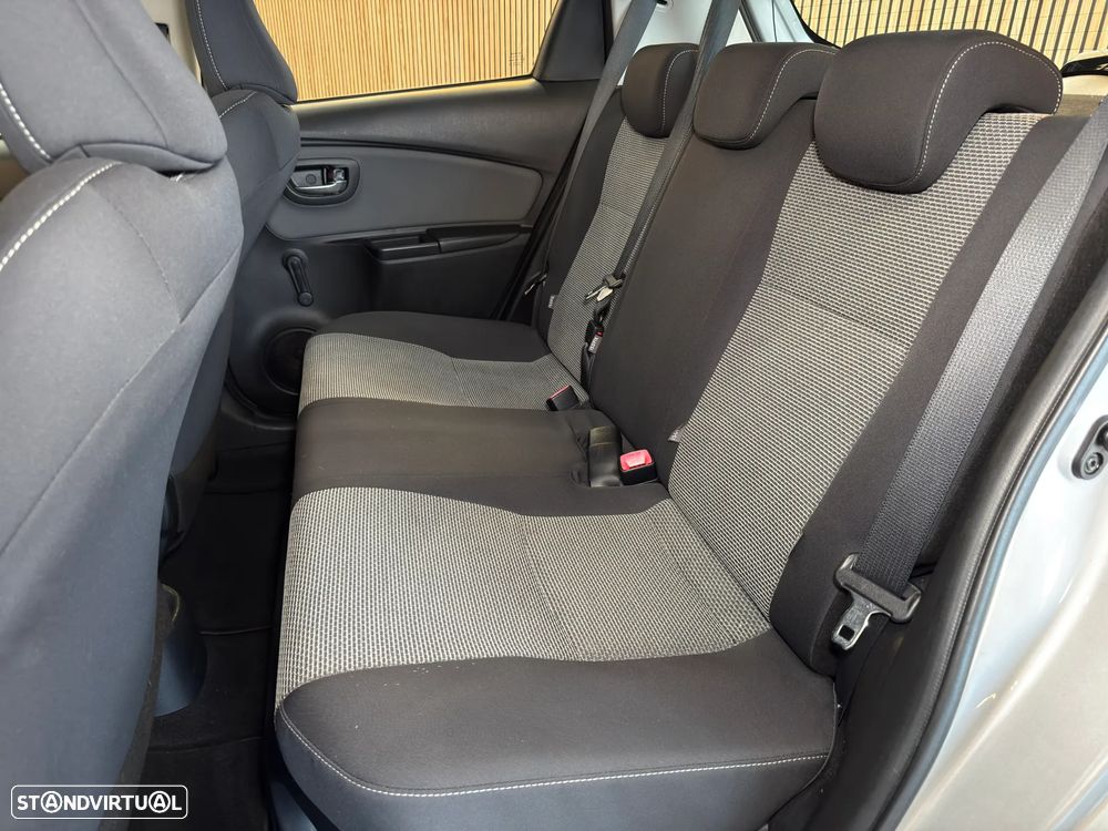 Toyota Yaris 1.5 HSD Active - 12