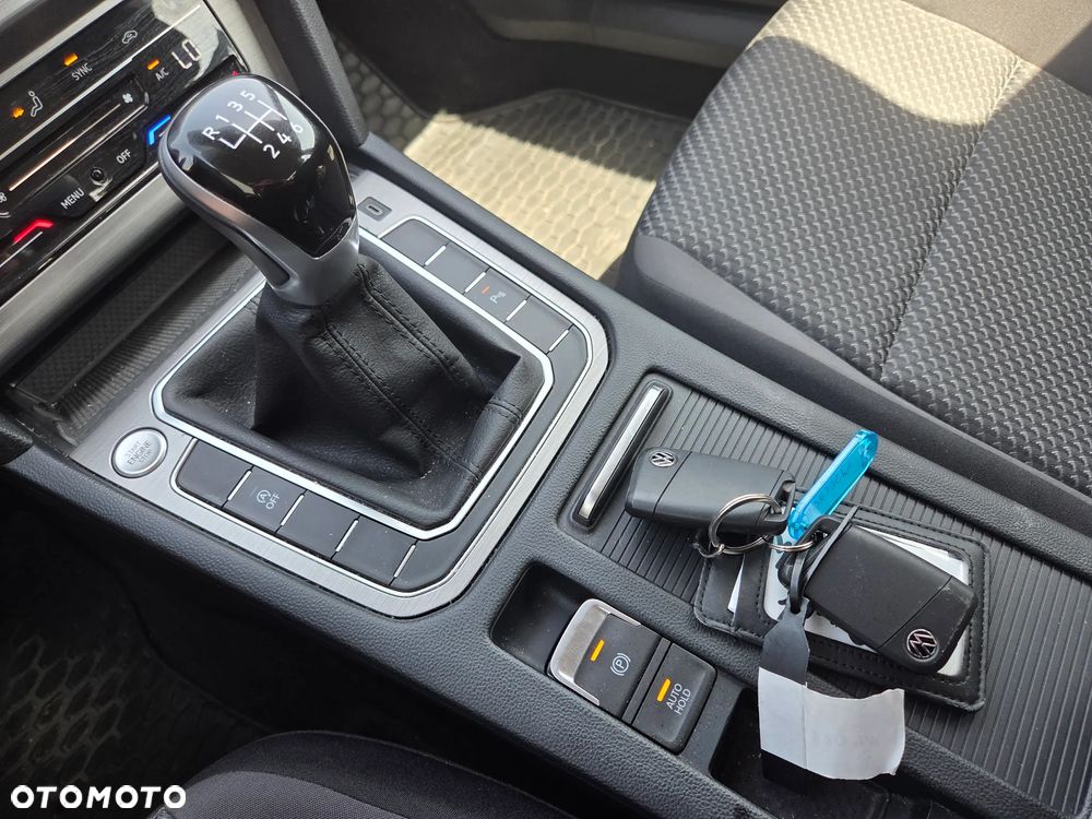 Volkswagen Passat - 18